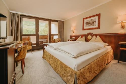 1 queen bed, 1 twin bed, 1 sofa bed