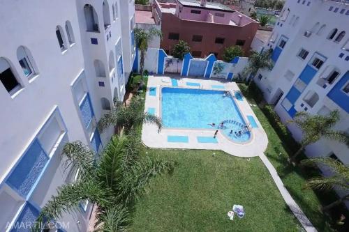 Charming 2-Bedroom Apartment with Garden View in Martil - image 4