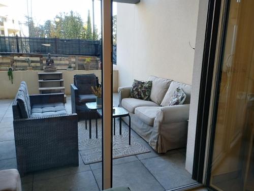 Appartement terrasse dans résidence fermée calme proche centre ville
