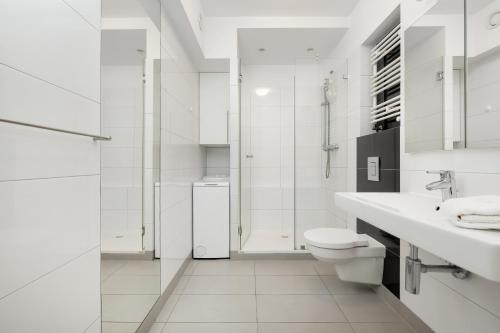 Air Conditioned Studios in Wrocław Center by Noclegi Renters - image 3