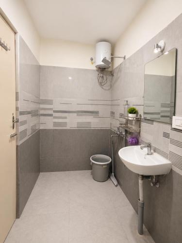 KB's Stay - The Lotus 3BHK - image 5