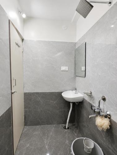 KB's Stay - The Lotus 3BHK - image 3