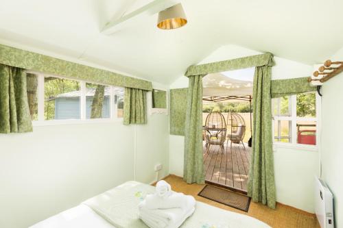 Iekārtas, Beautiful Glamping Cabin with Stunning Views - Pass the Keys in Loverlemingtona