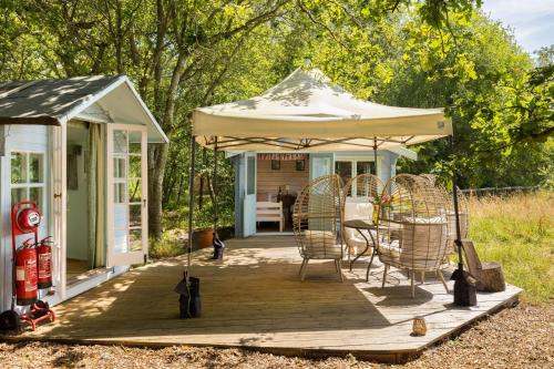 Iekārtas, Beautiful Glamping Cabin with Stunning Views - Pass the Keys in Loverlemingtona