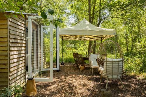 Iekārtas, Stunning Glamping Retreat in the Woods - Pass the Keys in Loverlemingtona