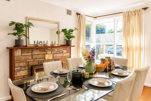 Cozy 4-Bedroom family House in Wantirna in 萬提那