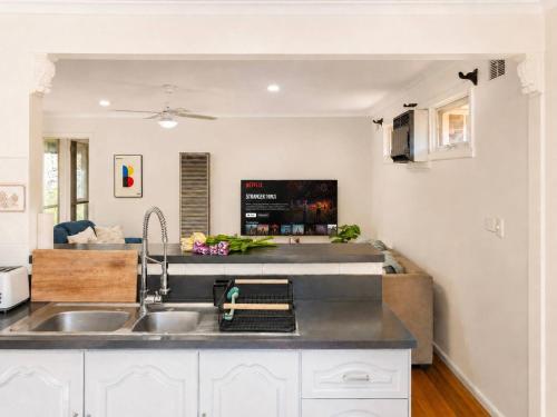 Cozy 4-Bedroom family House in Wantirna in 萬提那