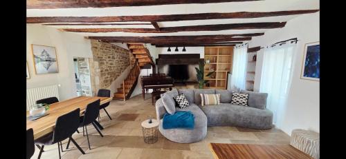 Maison de campagne au pied du château de Turenne (Maison de campagne au pied du chateau de Turenne) in Meisaka