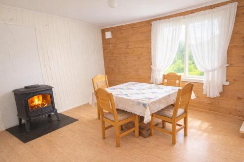 Facilities, Foss-6 sengeplasser-laksefiske in Sande i Sunnfjord