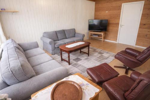 Shared lounge/TV area, Foss-6 sengeplasser-laksefiske in Sande i Sunnfjord