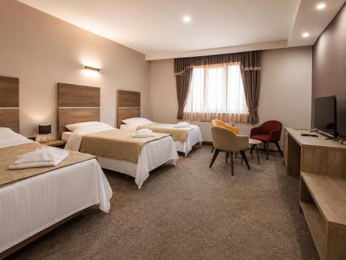 3 twin beds