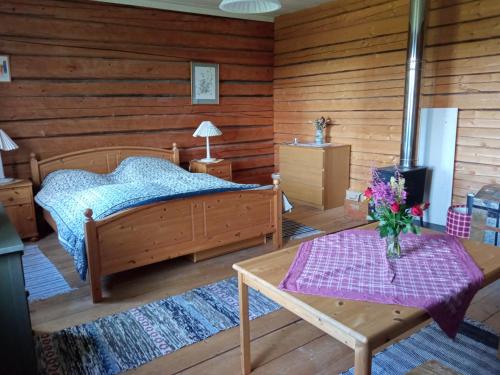 Swedish Paradise Garden & Lake Retreat in Hillsand