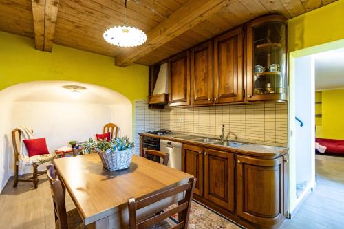 Kitchen, Ca dal Maestar, Nature, Trekking, Relax, Valstrona, By Guestaly in Valstrona