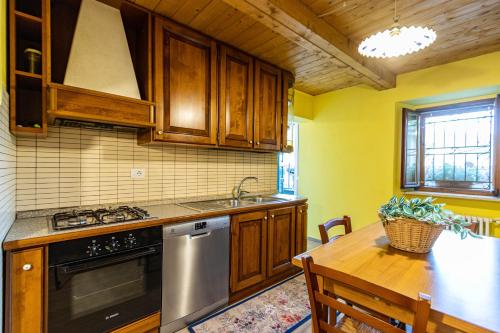 Kitchen, Ca dal Maestar, Nature, Trekking, Relax, Valstrona, By Guestaly in Valstrona