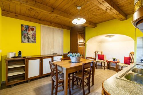 Kitchen, Ca dal Maestar, Nature, Trekking, Relax, Valstrona, By Guestaly in Valstrona