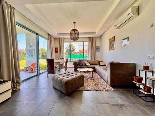 Eden Island Escape 2BR - Near Beach and Pools in Sidi El Haj Bou Derbala