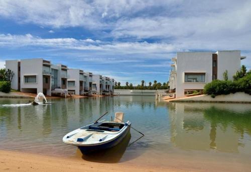 Programlehetőségek, Eden Island Escape 2BR - Near Beach and Pools in Sidi El Haj Bou Derbala