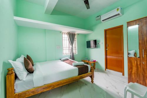B2N Hotels Near Ramachandra Hospital Porur in Poonamallee