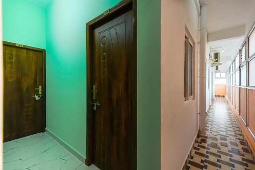 B2N Hotels Near Ramachandra Hospital Porur in Poonamallee