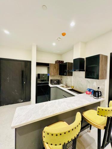Luxury 1-Bed and 2-Bed Gulberg V - image 2