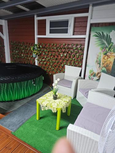 Tesis özellikleri, BungalowFlo - Maison de vacances avec Spa in Le Moule