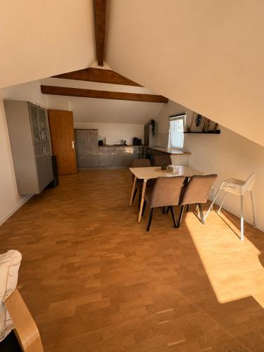 Moderne Dachgeschosswohnung in Bunde (Herford)