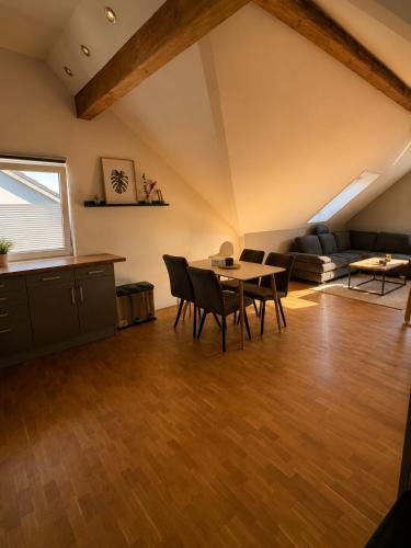 Iekārtas, Moderne Dachgeschosswohnung in Bunde (Herford)