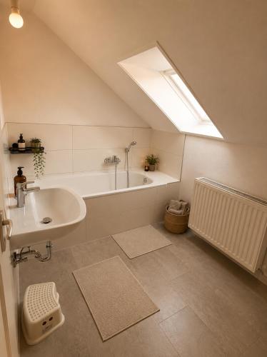 Vannas istaba, Moderne Dachgeschosswohnung in Bunde (Herford)