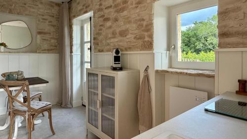 virtuve, Pigeonnier met privé zwembad op ons domein Le Verdurier (Pigeonnier met prive zwembad op ons domein Le Verdurier) in Saint-Martin-des-Combes