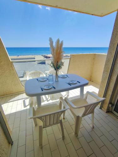 Appartement T3 face mer, central et plage parking 6ARAX