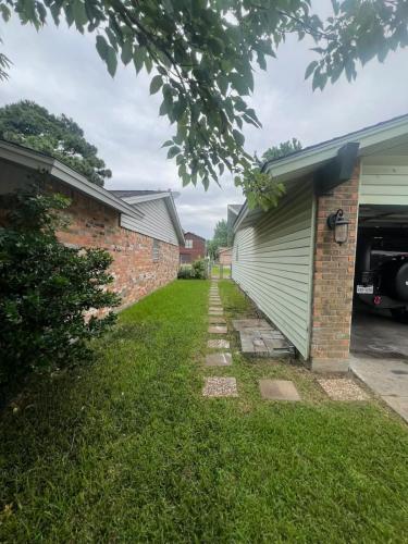 Stylish Container Stay Near Dallas - Hidden Trail in Balch Springs (TX)