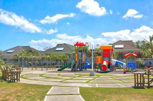 Comfort Stay Villas with shared pool only from 15mins Ocho in 플랜테이션 빌리지