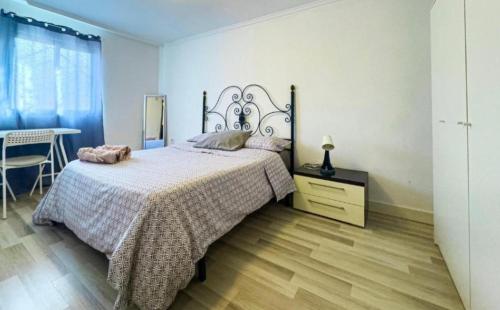 1 double bed, 1 twin bed