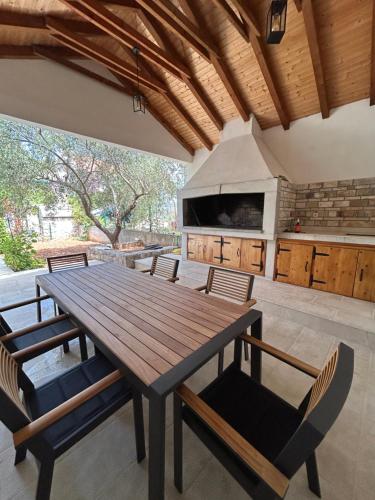 Villa Olea Maris - Pool, Olive Garden and Sea View in Trpanj