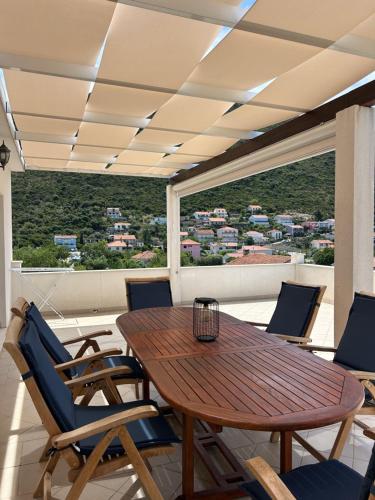 Villa Olea Maris - Pool, Olive Garden and Sea View in Trpanj