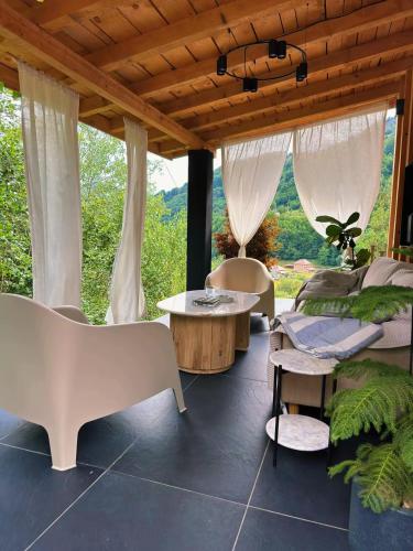 Cabana207 - Private Mountain Cabin with Hot Tub in Negreni
