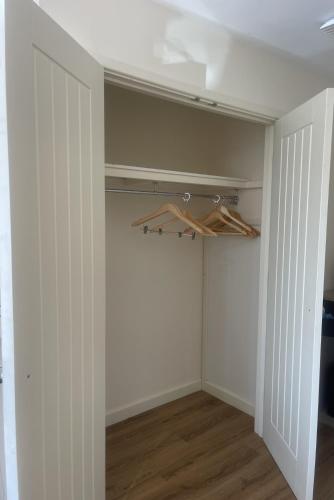 Contemporary Studio Rooms, Stockton, Pet Friendly, Wifi in Longičingtona