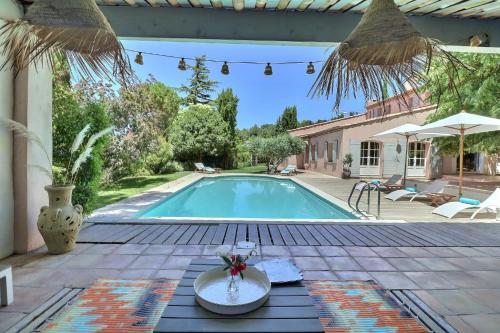 Absolutely quiet Provencal villa with swimming pool