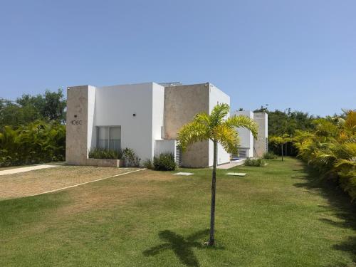 Elegant Seaside Villa Steps to Beach & Golf Course in La Caña