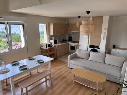 Quiet apartment with a sea view