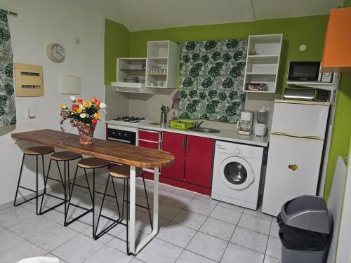 Mutfak, BungalowFlo - Maison de vacances avec Spa in Le Moule