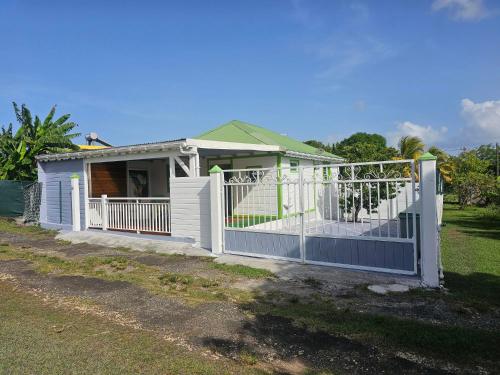Giriş, BungalowFlo - Maison de vacances avec Spa in Le Moule