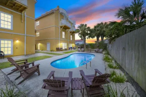 Summer Special, Lux 4BR House Sleeps 12, Pool, Elevator, King bed photo 2