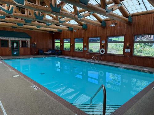 Sleep 10-Big Sandy Villa-Luxury-Lake view deck in Aitkin