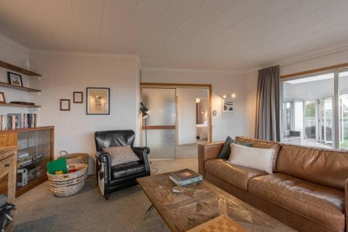 Salt House - Walk to Surf - Sleeps 8 in Oakura