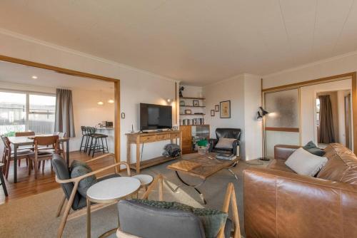Salt House - Walk to Surf - Sleeps 8 in Oakura