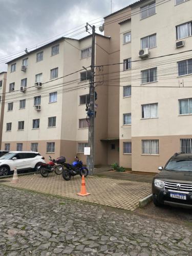 Apto térreo, bem equipado, estacionamento, pra seis pessoas, acesso fácil (Apto terreo, bem equipado, estacionamento, pra seis pessoas, acesso facil) in Cachoeirinha (Rio Grande do Sul)