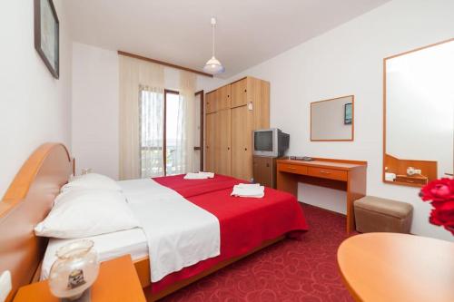 Double Room with Balcony and Sea View