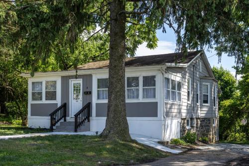 Entire Private Cottage in Wilmington with Parking