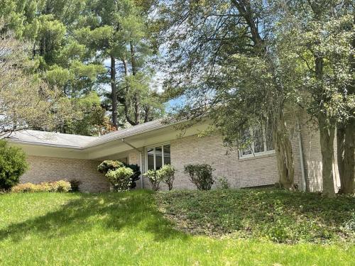 Prime Bethesda Location Easy Access to DC MTR in Bethesda